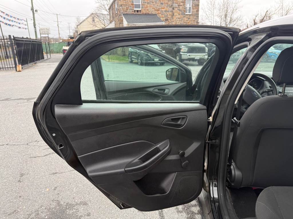 2015 Ford Focus Image 11