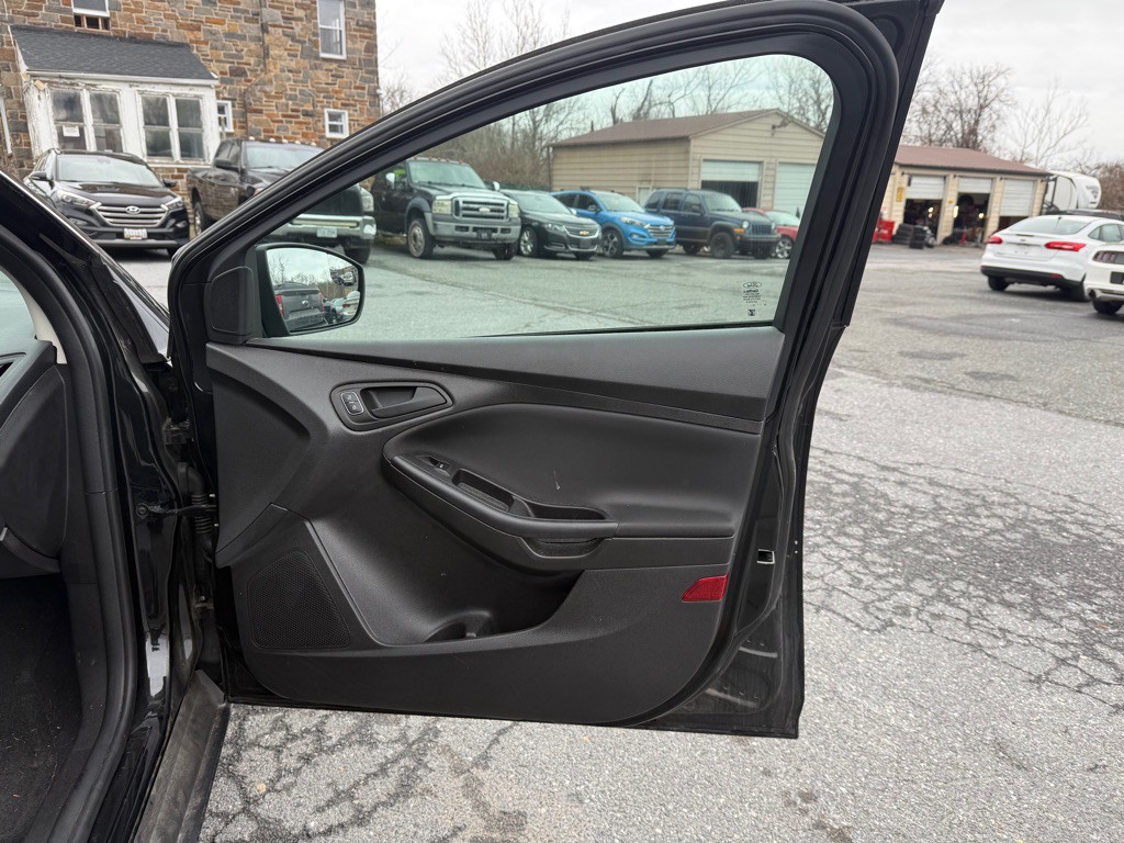 2015 Ford Focus Image 16