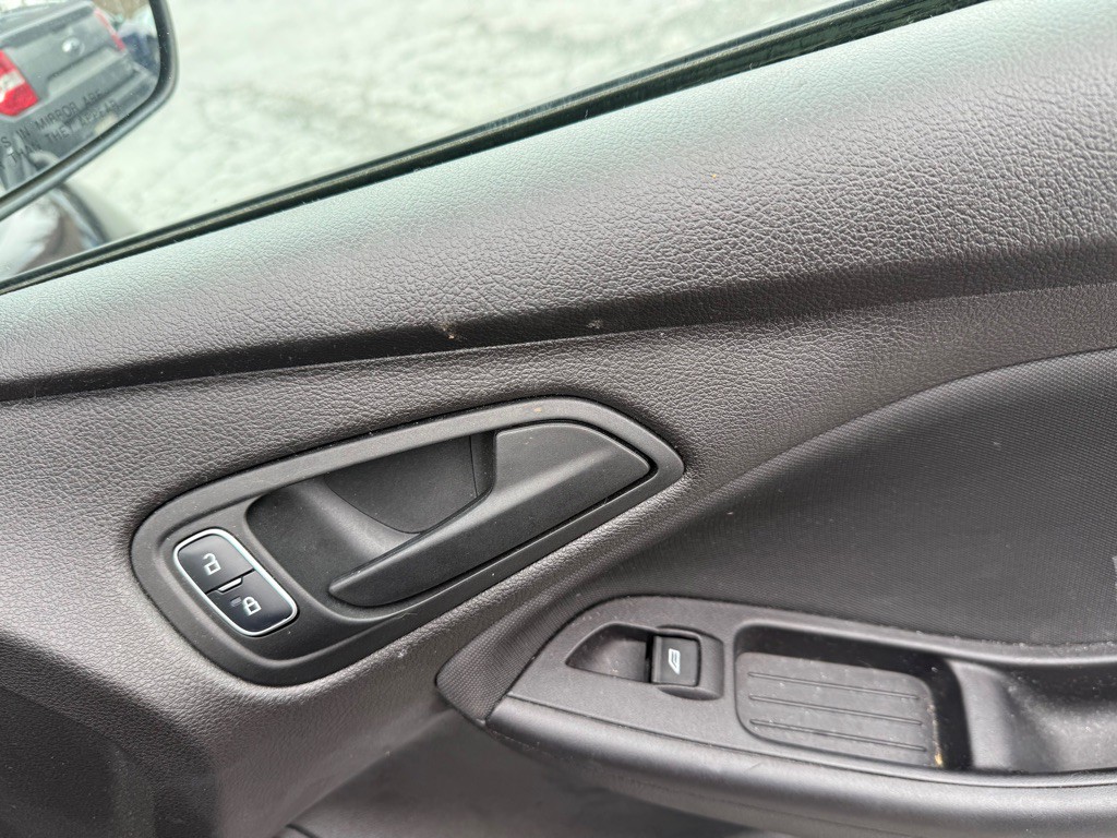 2015 Ford Focus Image 17