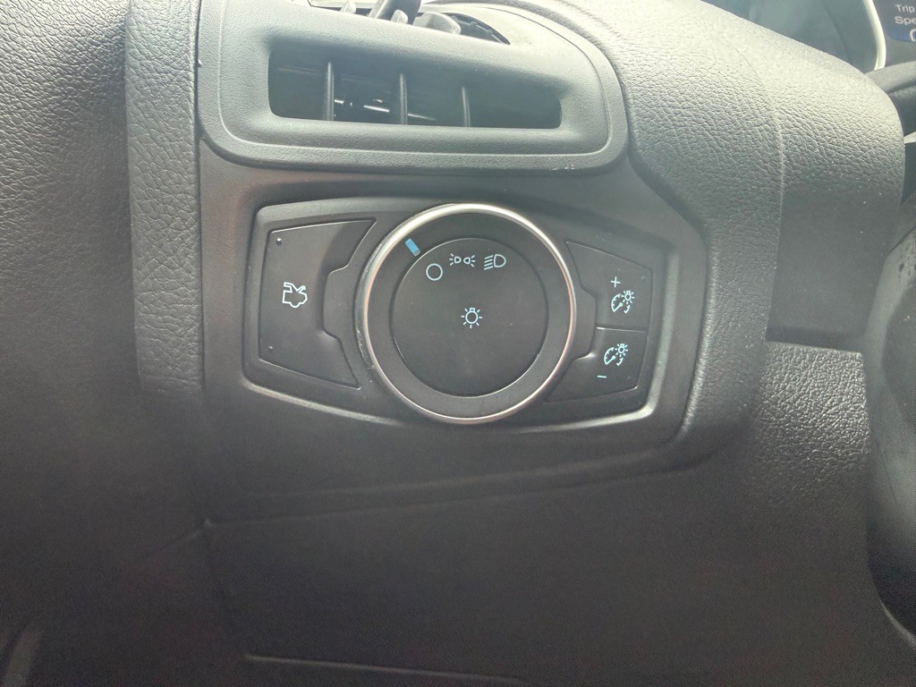 2015 Ford Focus Image 23