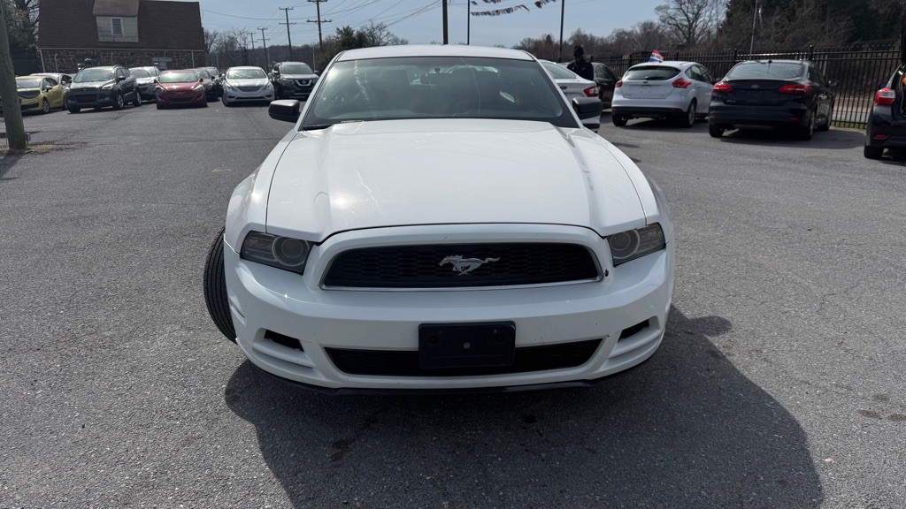 2013 Ford Mustang Image 2