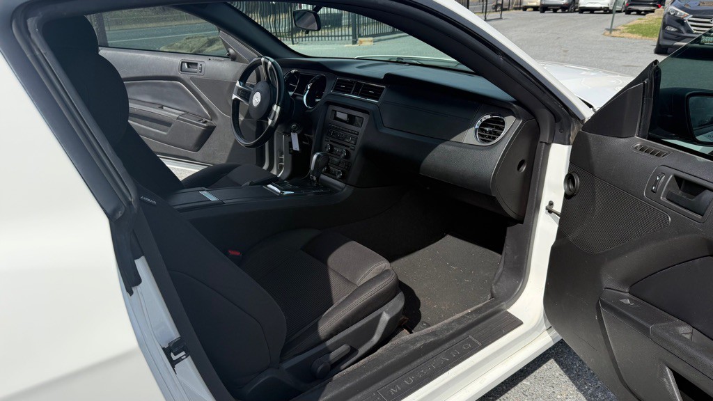 2013 Ford Mustang Image 10