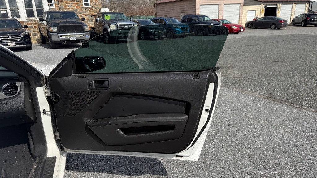 2013 Ford Mustang Image 11