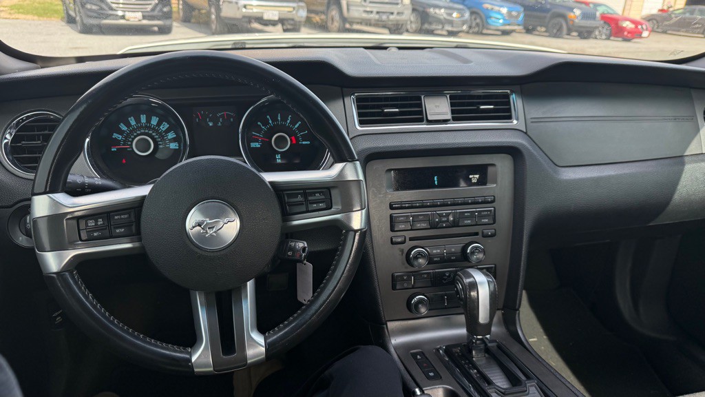 2013 Ford Mustang Image 14