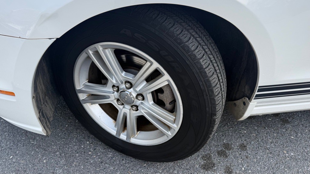 2013 Ford Mustang Image 23