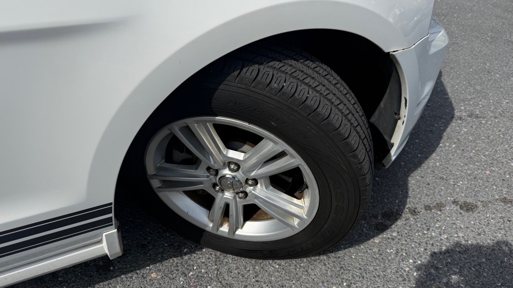 2013 Ford Mustang Image 26