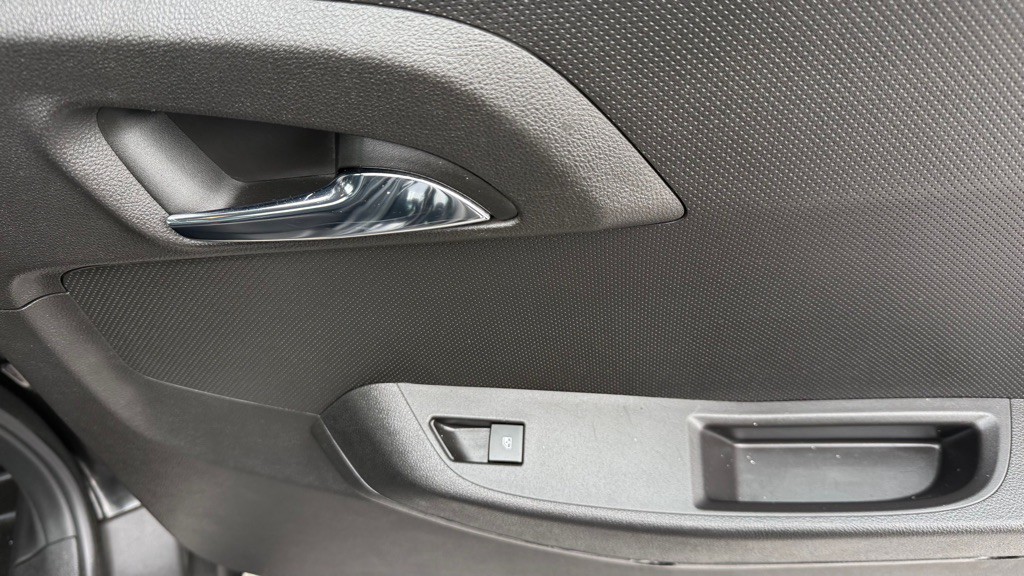 2016 Chevrolet Caprice Image 16