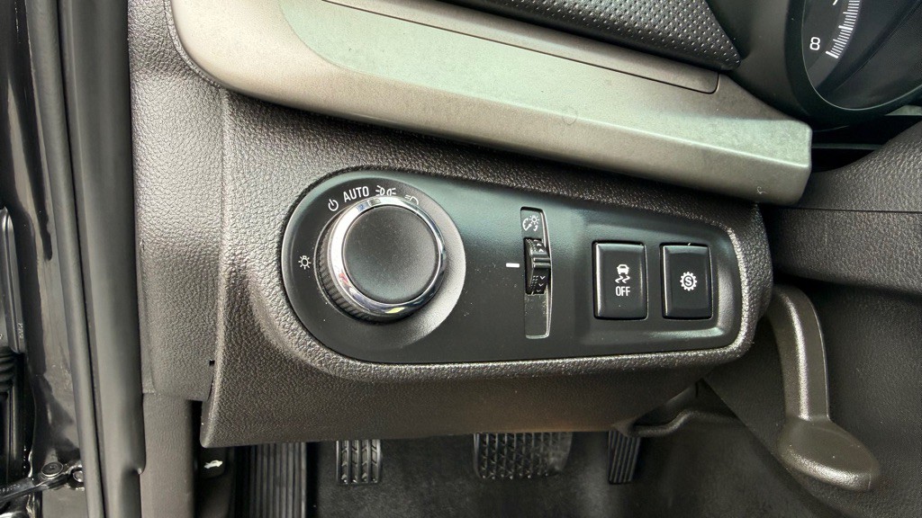 2016 Chevrolet Caprice Image 24