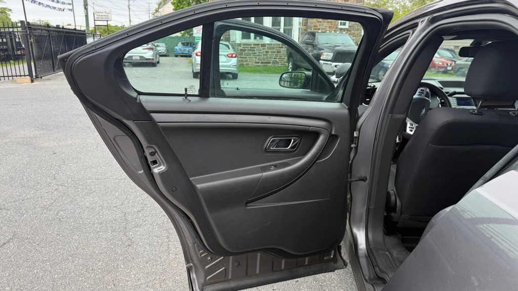 2016 Ford Taurus Image 11