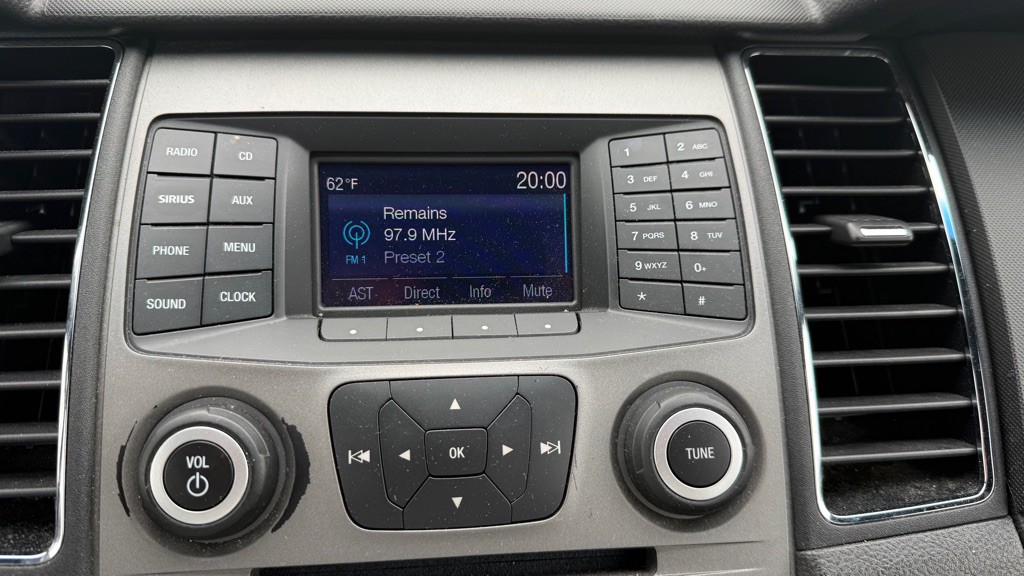 2016 Ford Taurus Image 24