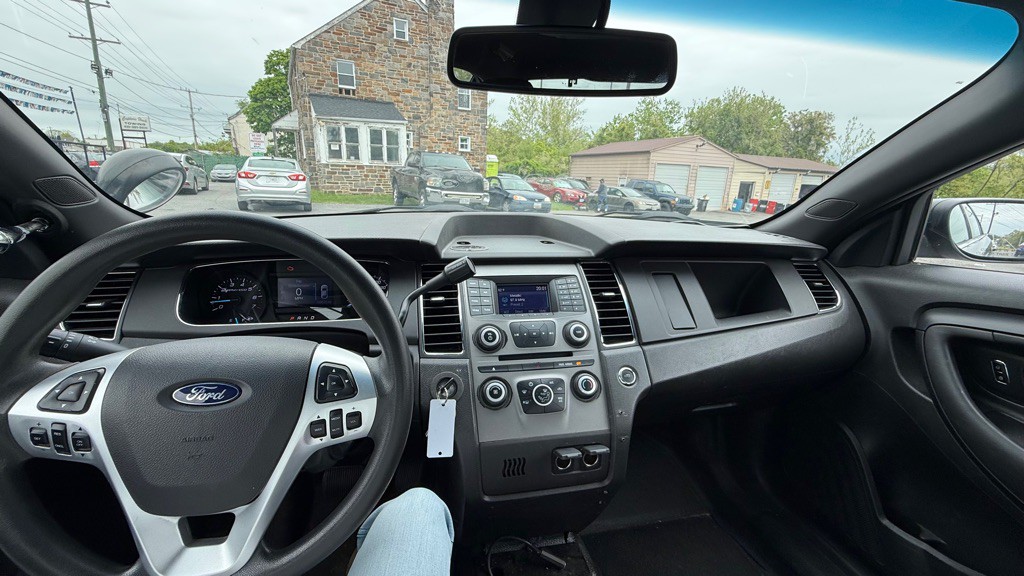 2016 Ford Taurus Image 28