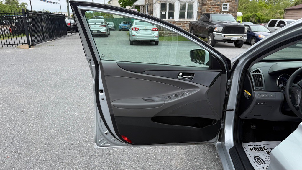 2012 Hyundai Sonata Image 9