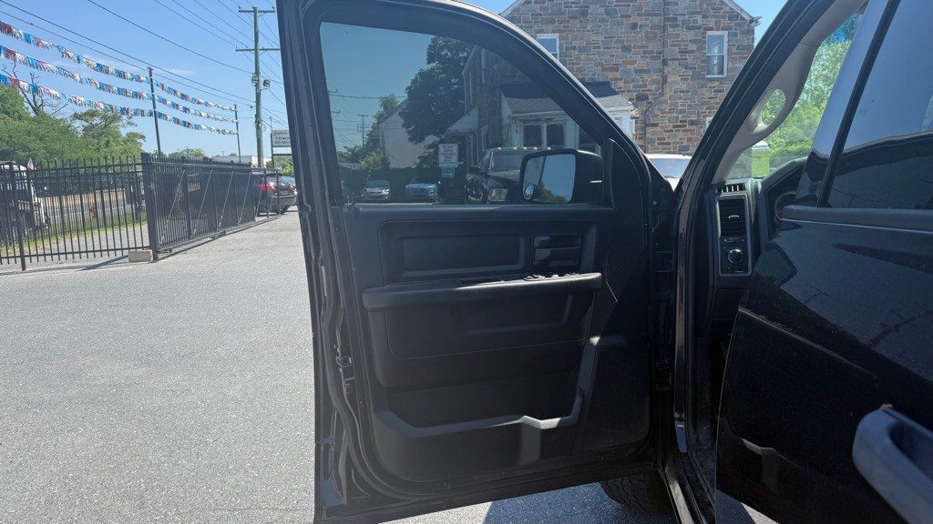 2017 RAM 1500 Image 7