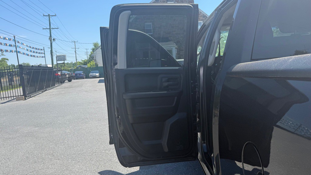 2017 RAM 1500 Image 10