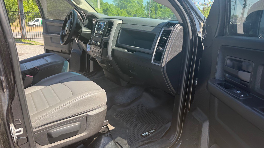 2017 RAM 1500 Image 12