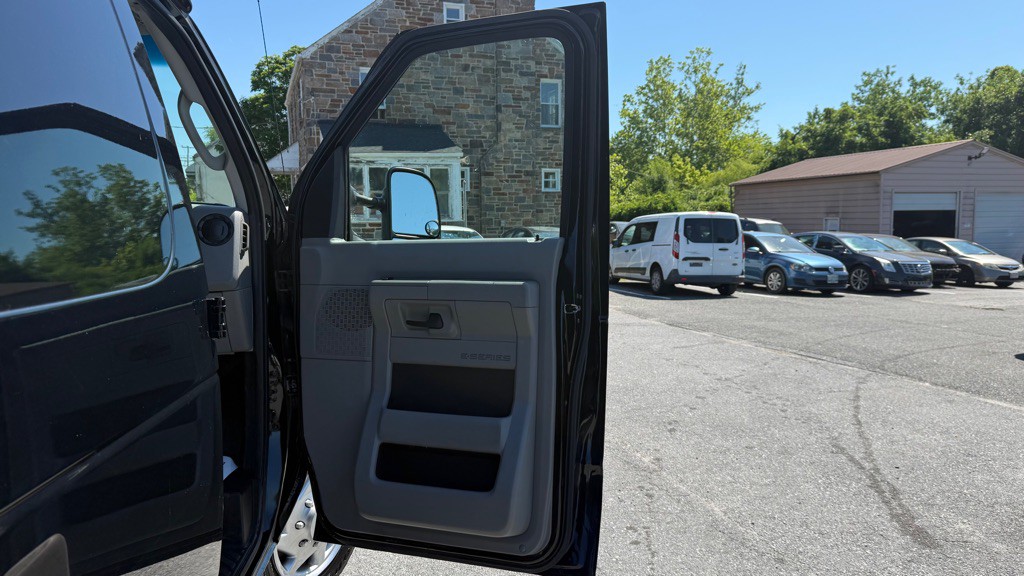 2013 Ford Econoline Image 10