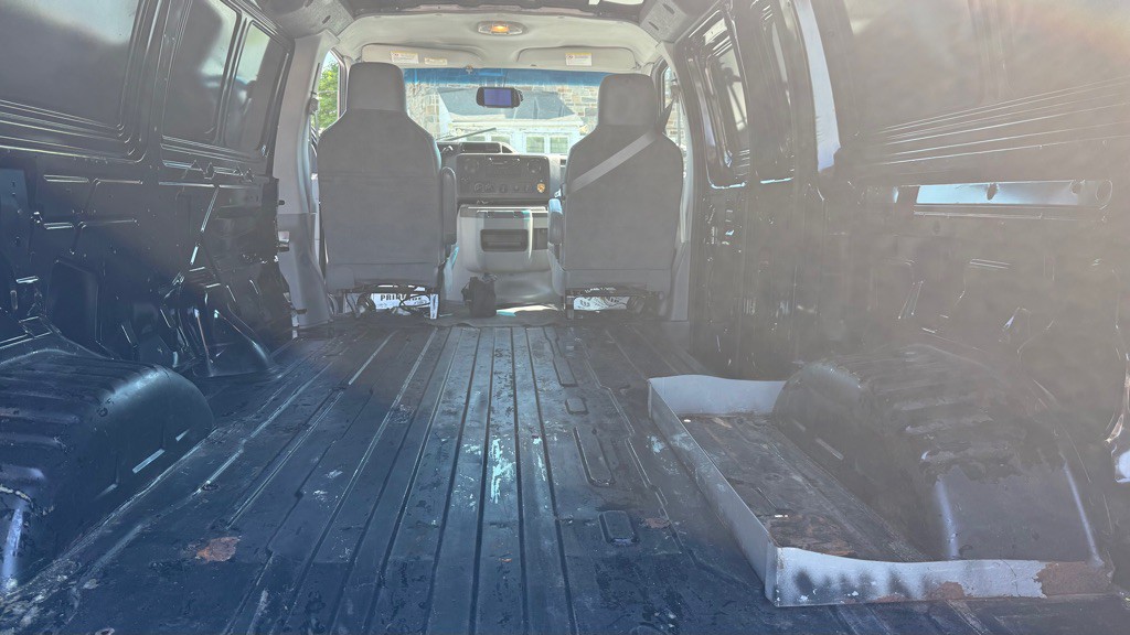 2013 Ford Econoline Image 14