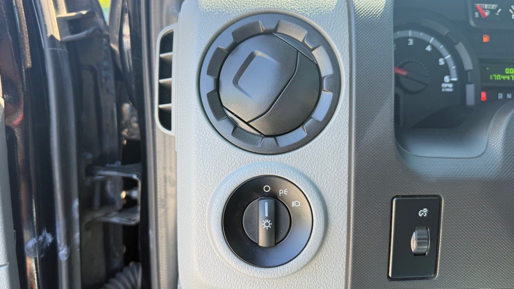 2013 Ford Econoline Image 20