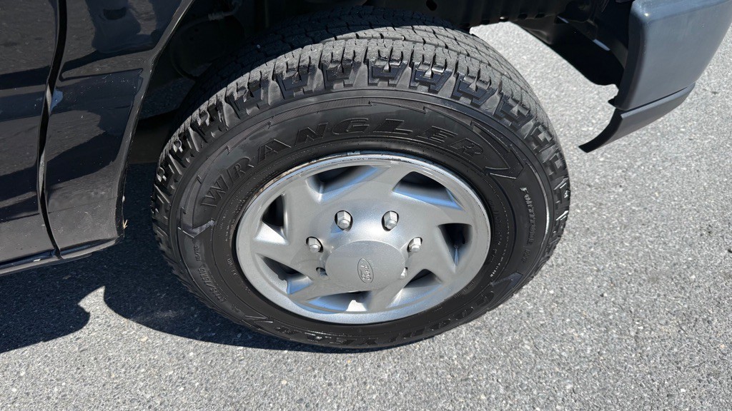 2013 Ford Econoline Image 28
