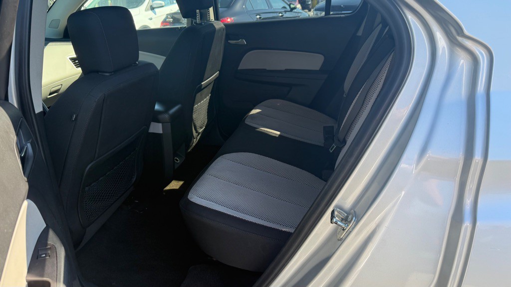 2017 Chevrolet Equinox Image 10