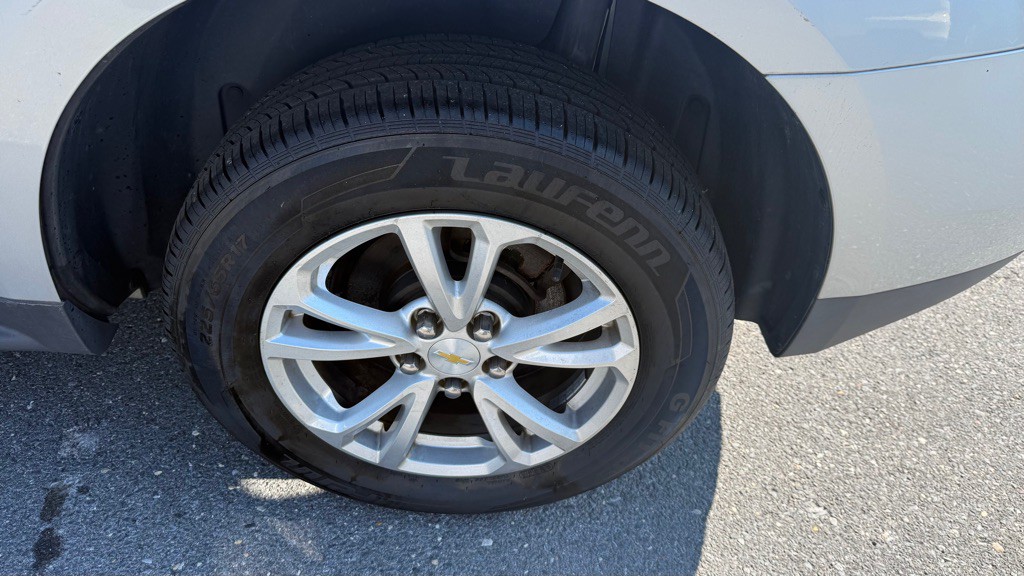 2017 Chevrolet Equinox Image 32