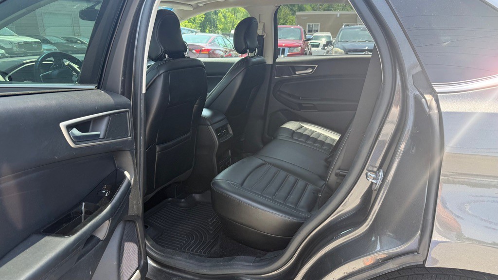 2017 Ford Edge Image 11