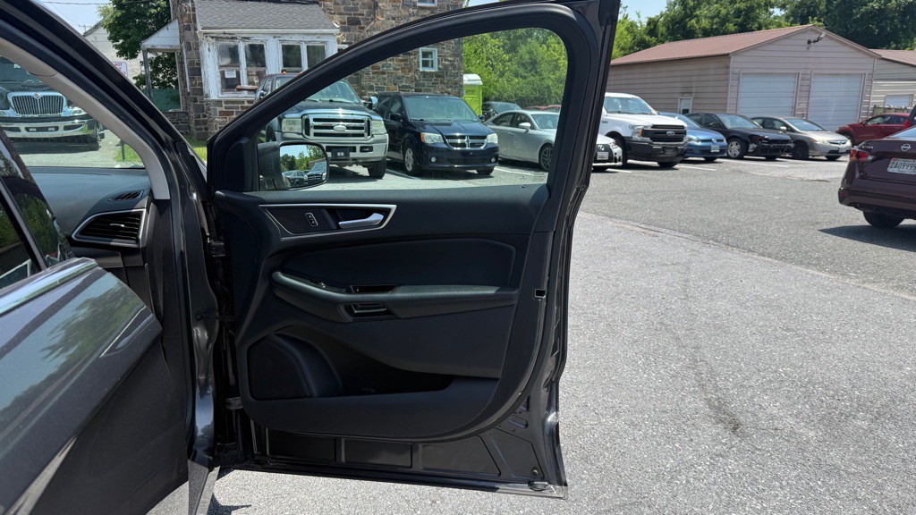 2017 Ford Edge Image 16