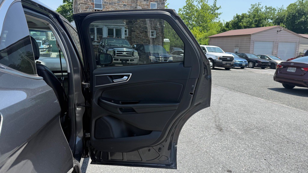 2017 Ford Edge Image 19