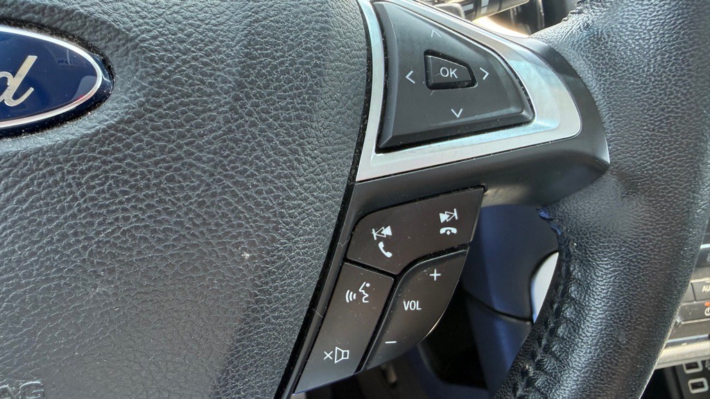 2017 Ford Edge Image 25