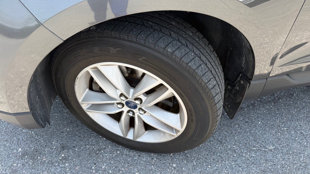2017 Ford Edge Image 34