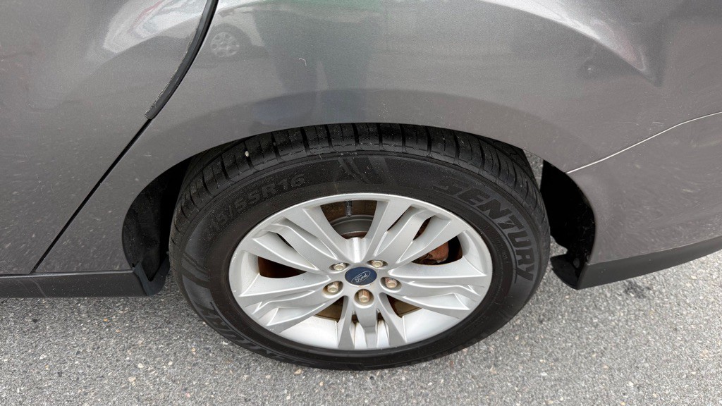 2012 Ford Focus Image 8