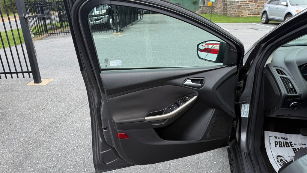 2012 Ford Focus Image 10
