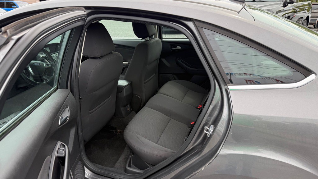 2012 Ford Focus Image 12