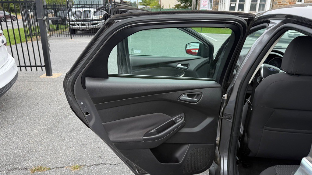 2012 Ford Focus Image 13