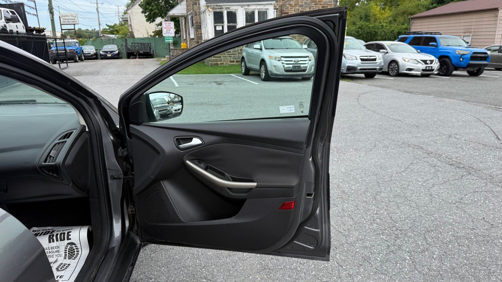 2012 Ford Focus Image 16