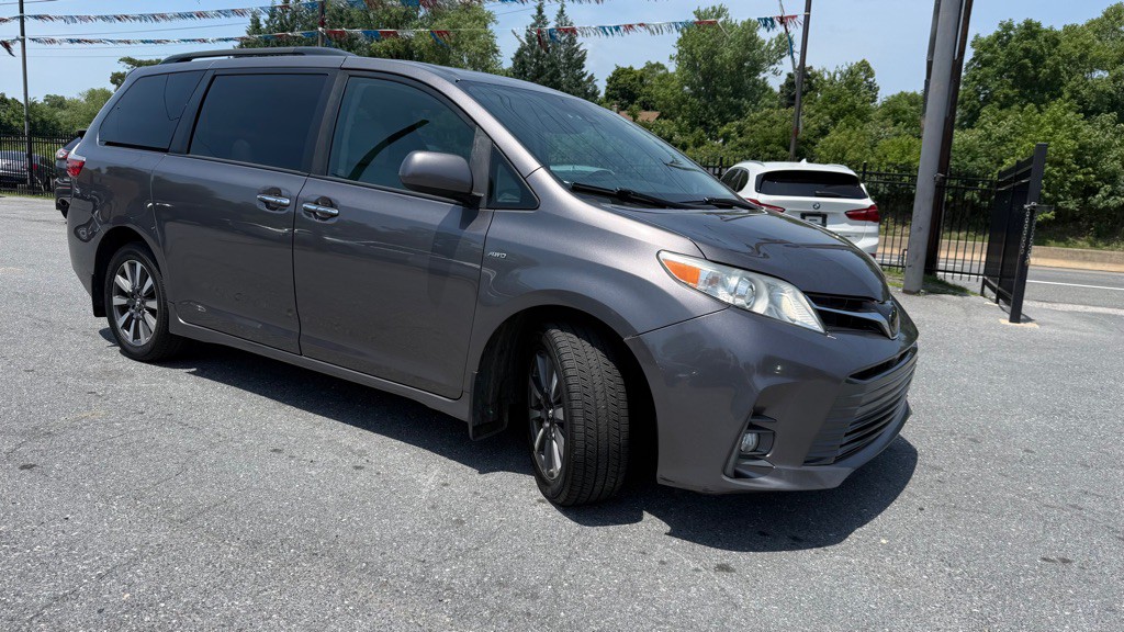 2020 Toyota Sienna Image 3