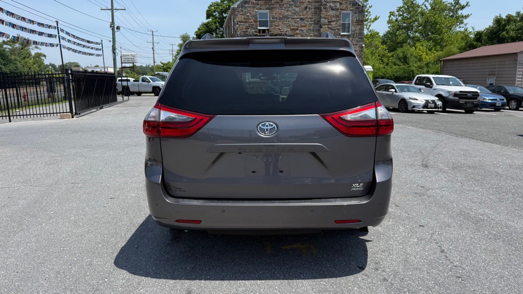 2020 Toyota Sienna Image 5