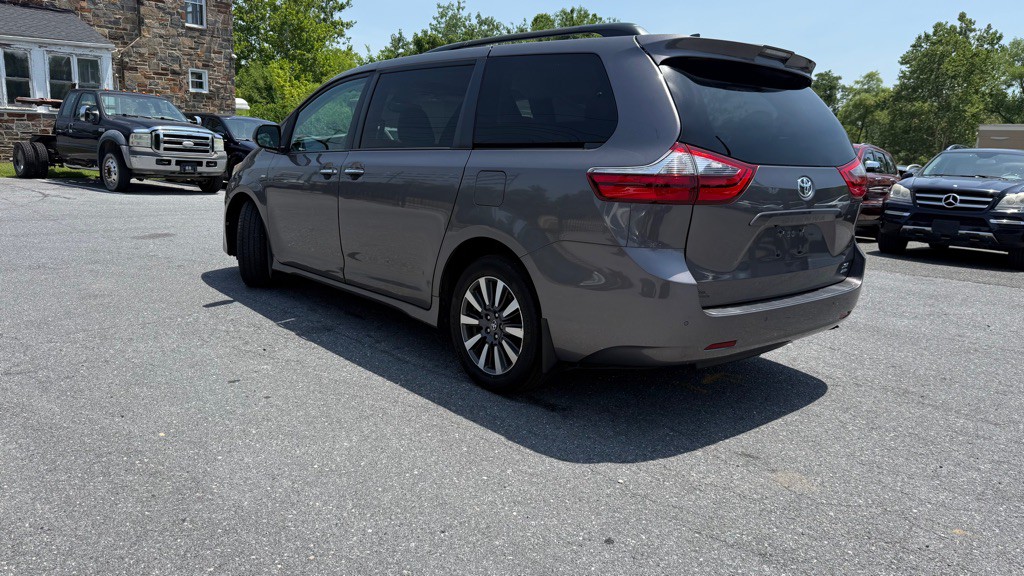 2020 Toyota Sienna Image 6