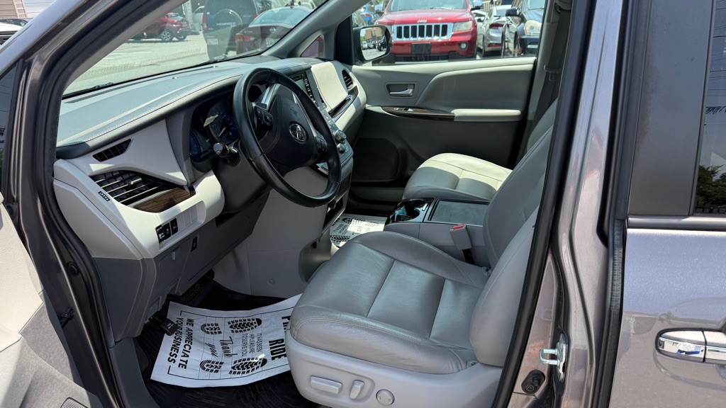 2020 Toyota Sienna Image 7
