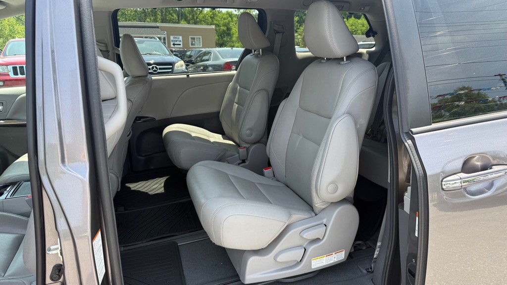 2020 Toyota Sienna Image 10