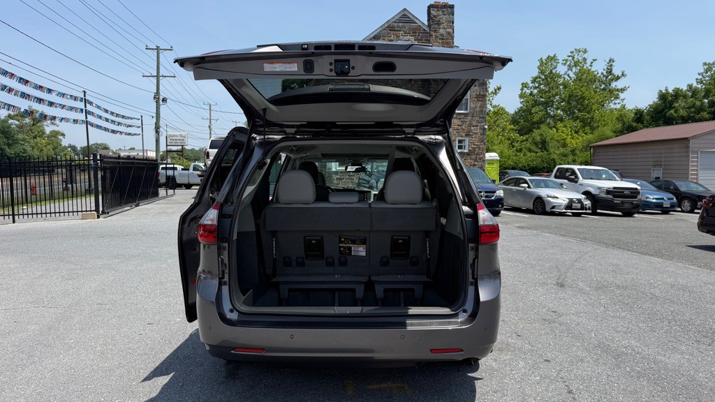 2020 Toyota Sienna Image 16