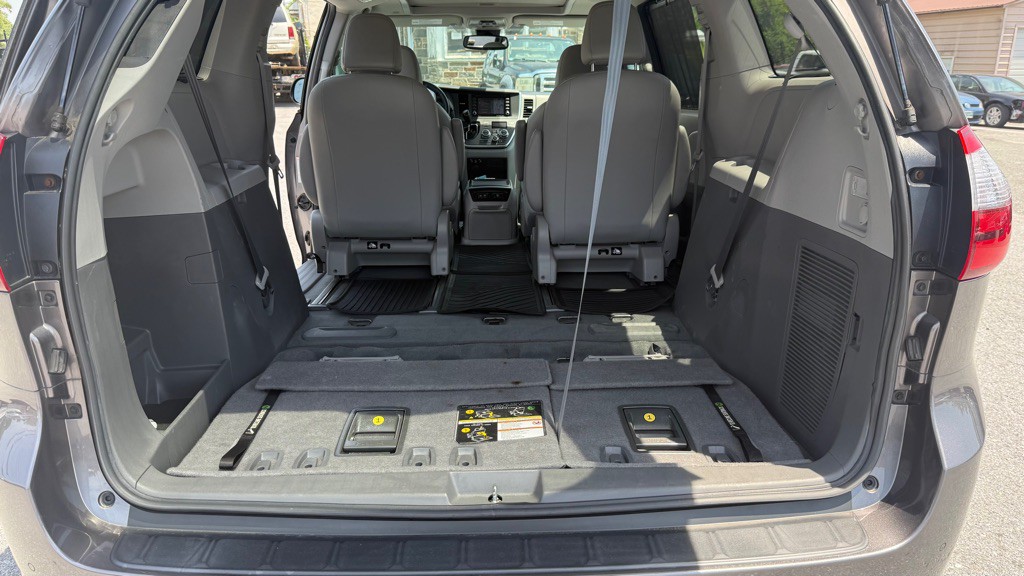 2020 Toyota Sienna Image 19