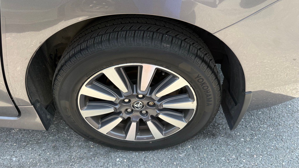2020 Toyota Sienna Image 32
