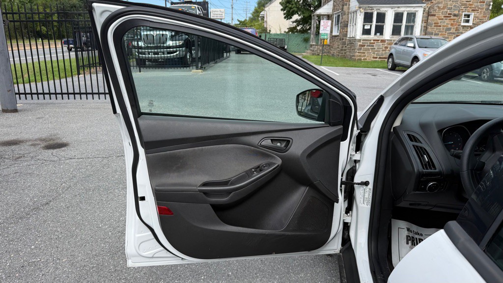 2013 Ford Focus Image 8