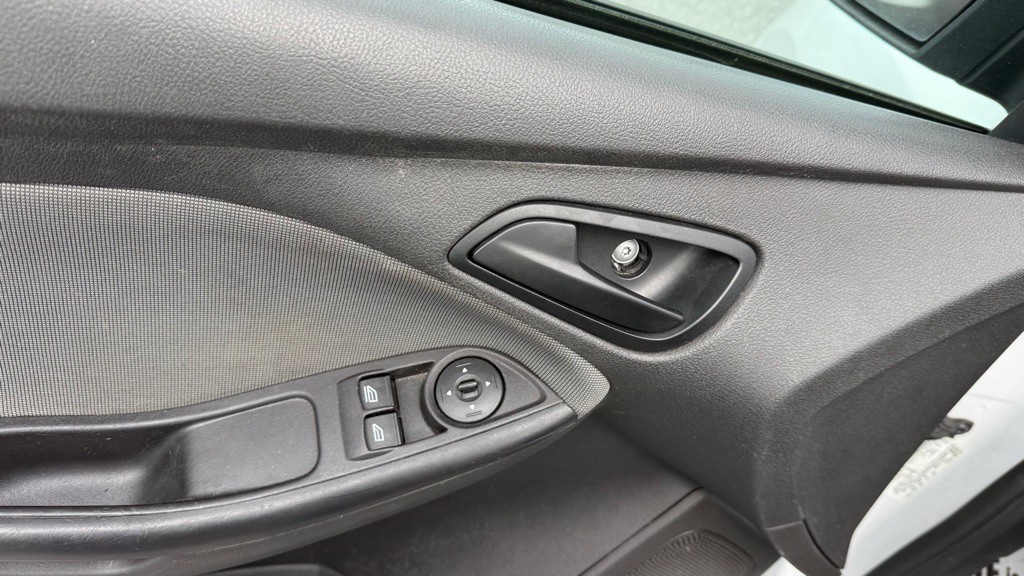 2013 Ford Focus Image 9