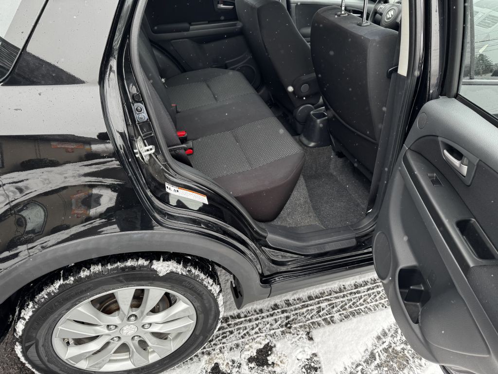 2013 Suzuki SX4 Image 16