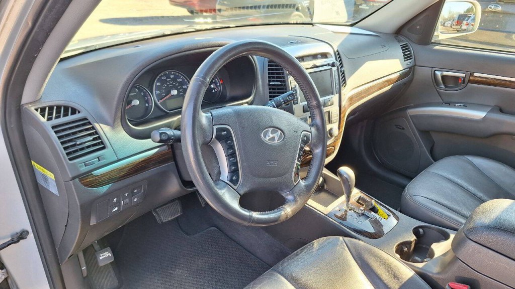 2012 Hyundai Santa Fe Image 11