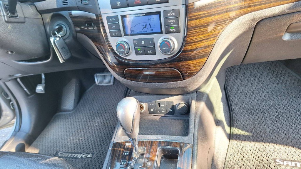 2012 Hyundai Santa Fe Image 18