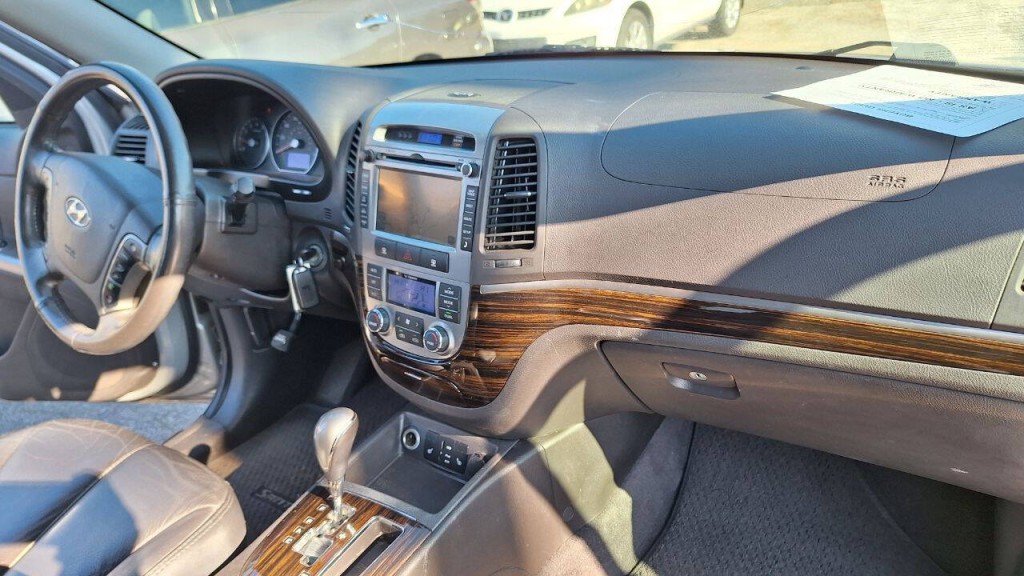 2012 Hyundai Santa Fe Image 22