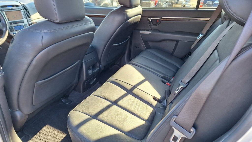 2012 Hyundai Santa Fe Image 24